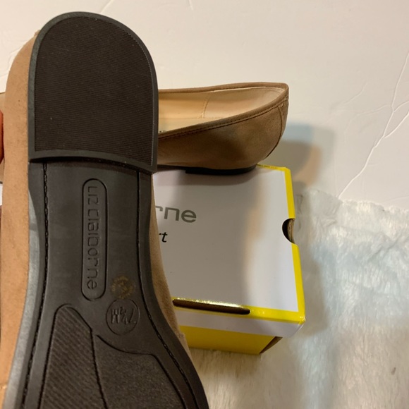 Liz Claiborne camel color suede slip on loafers size 7.5 - Picture 4 of 7